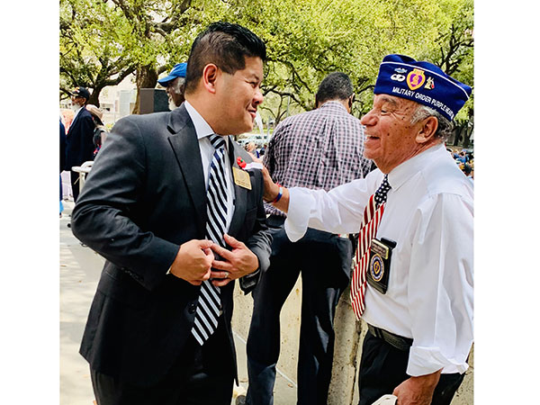 Jason Luong greeting a veteran
